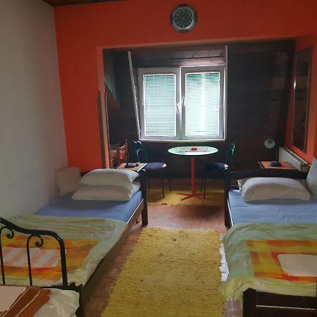 Vila De Turist Nova Varos Luaran gambar